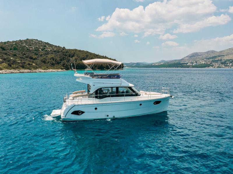 Book yachts online - motorboat - Bavaria E40 Fly - Danijela - rent