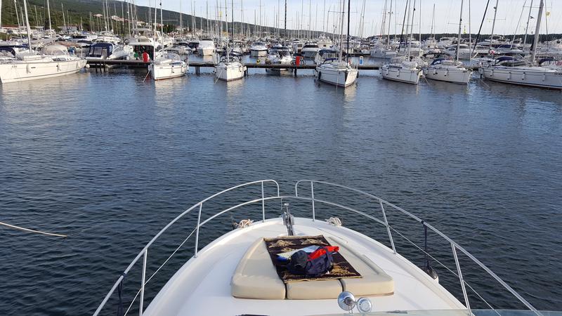 Book yachts online - motorboat - Prestige 36 Fly - Fortuna - rent