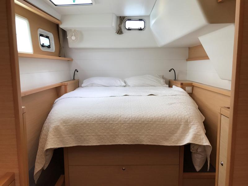 Book yachts online - catamaran - Lagoon 450 Flybridge - Helena (A/C &amp; Generator) - rent