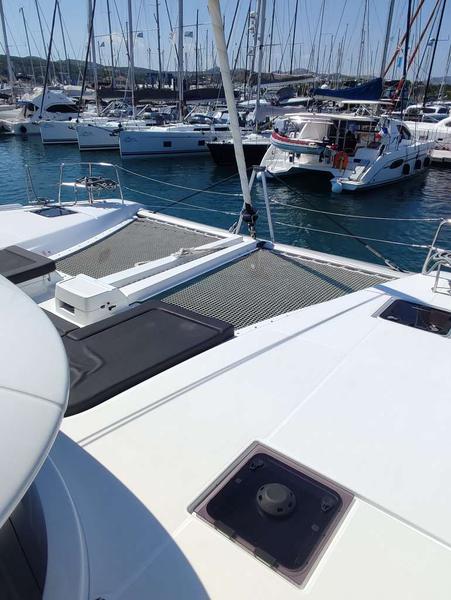 Book yachts online - catamaran - Lagoon 46 - Rocky - rent