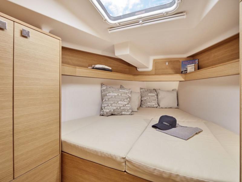 Book yachts online - sailboat - Elan E4 - Sky - rent