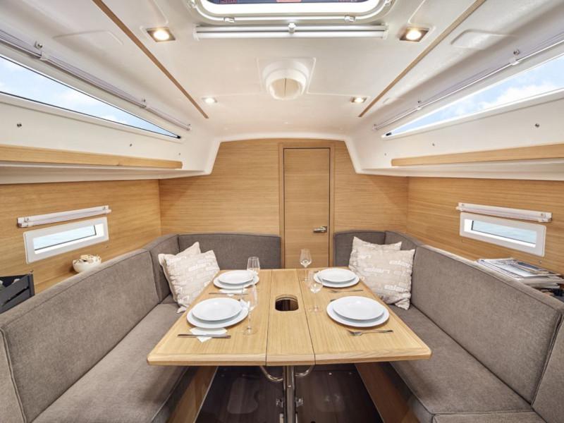 Book yachts online - sailboat - Elan E4 - London - rent
