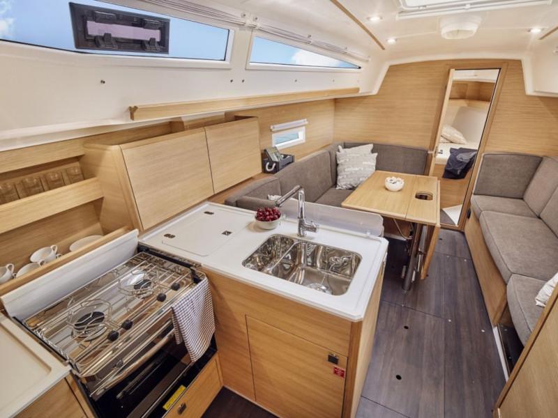 Book yachts online - sailboat - Elan E4 - Shark - rent