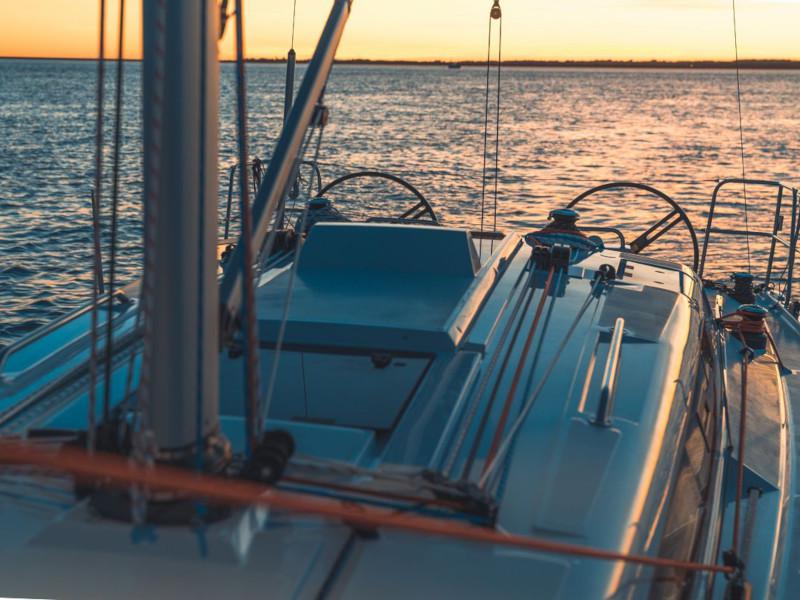 Book yachts online - sailboat - Elan E4 - Shark - rent