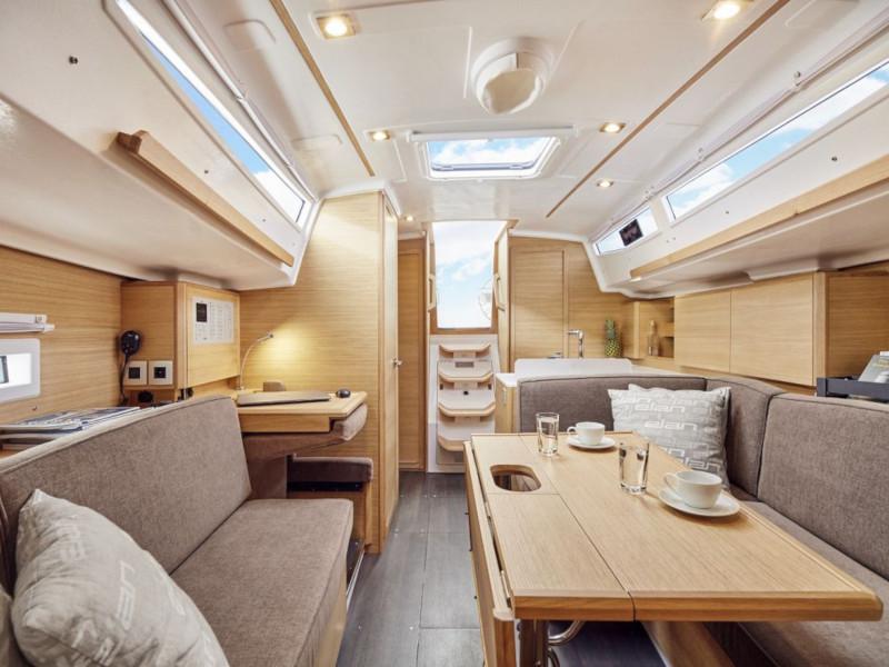 Book yachts online - sailboat - Elan E4 - Dolphin - rent
