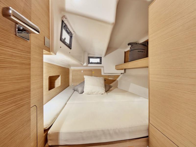 Book yachts online - sailboat - Elan E4 - Helena - rent