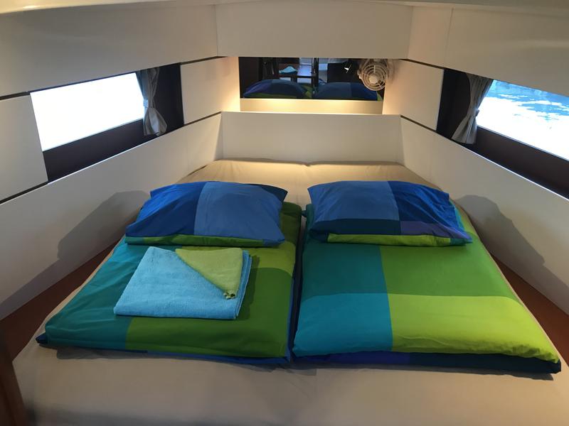 Book yachts online - sailboat - Oceanis 38.1 - Baby Dory - rent