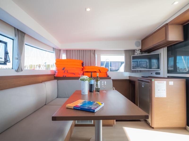 Book yachts online - catamaran - Lagoon 40 - Chingi Lingy - rent
