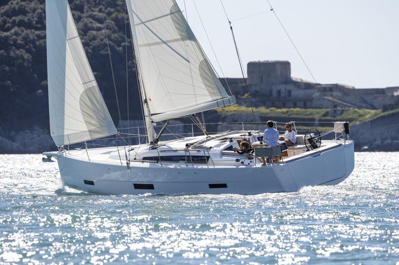 Book yachts online - sailboat - Dufour 430 - WHISKY - rent