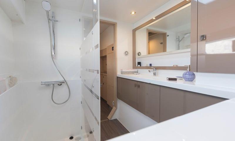 Book yachts online - catamaran - Astréa 42.3 - Calypso - rent