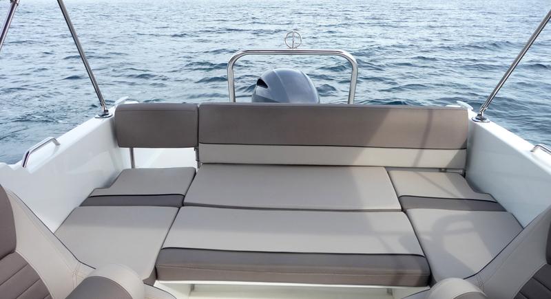 Book yachts online - motorboat - Cap Camarat 6.5 BR - B-One - rent