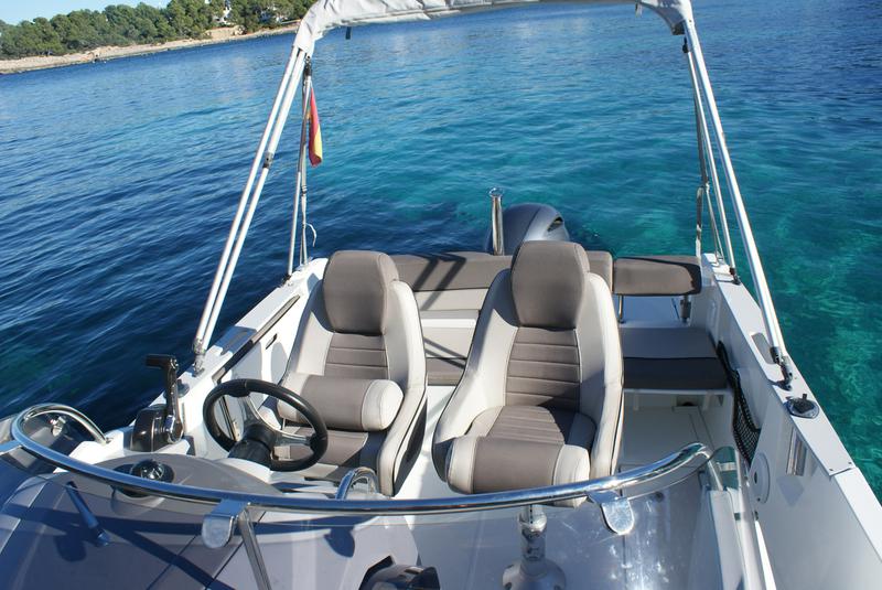 Book yachts online - motorboat - Glastron GT 225 - Jualpa - rent