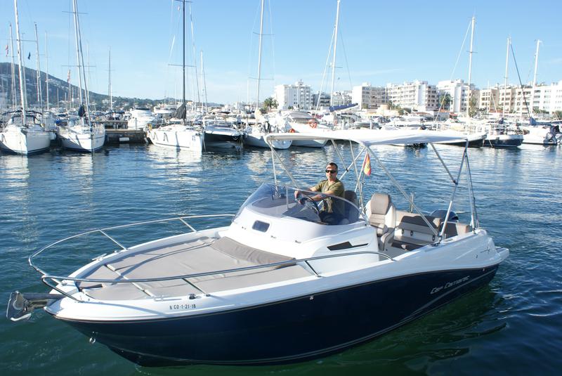 Book yachts online - motorboat - Glastron GT 225 - Jualpa - rent