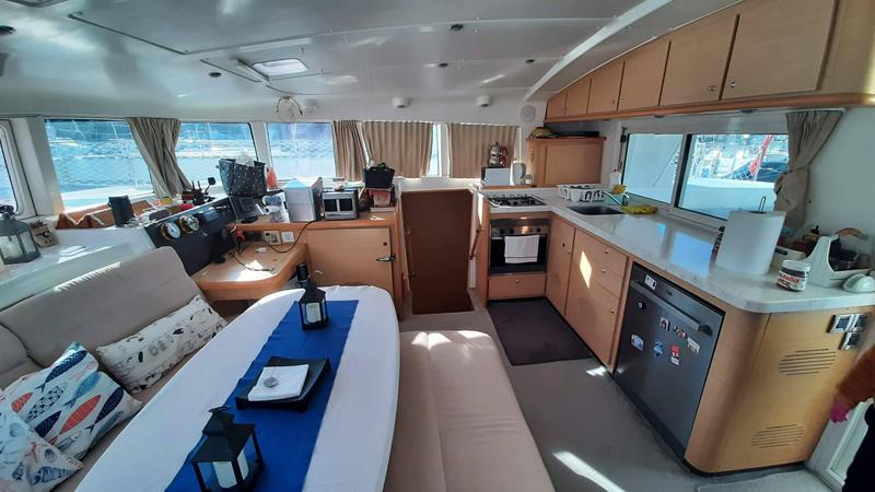 Book yachts online - catamaran - Lagoon 440 - Akik - rent