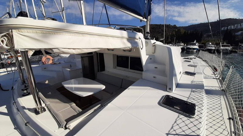 Book yachts online - catamaran - Lagoon 440 - Akik - rent
