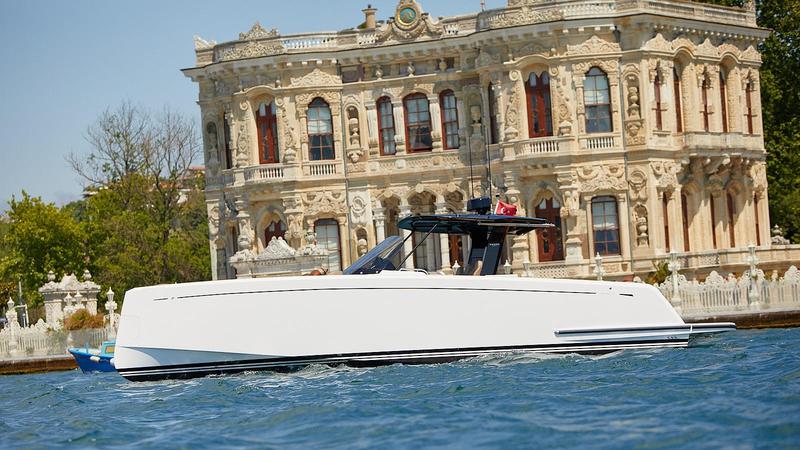 Book yachts online - motorboat - Pardo 38 - Mojo I - rent