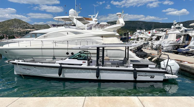 Book yachts online - motorboat - Axopar 37 Sun Top - Malisol - rent