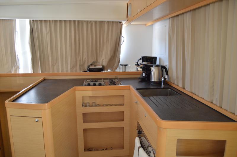 Book yachts online - catamaran - Lagoon 42 - FRIG 007 - rent