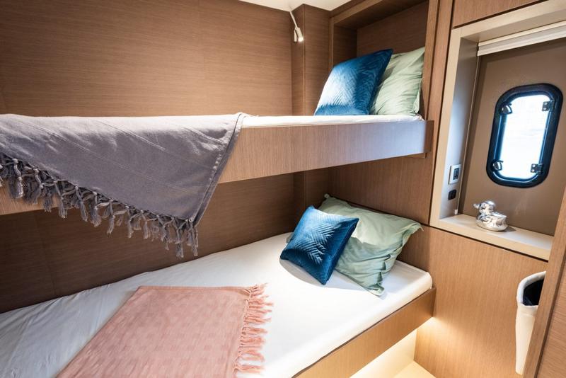 Book yachts online - catamaran - Bali 4.6 - PLATINIUM - rent