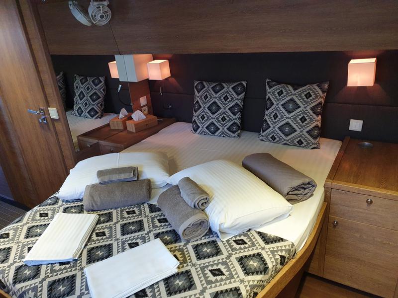 Book yachts online - catamaran - Lagoon 620 - JARANA - rent