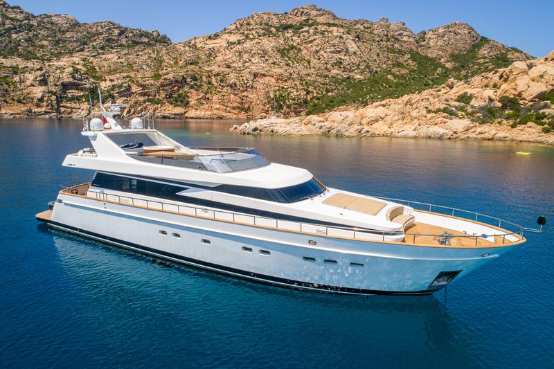 Book yachts online - motorboat - Cantieri di Pisa Akhir 85 - Maestrale - rent