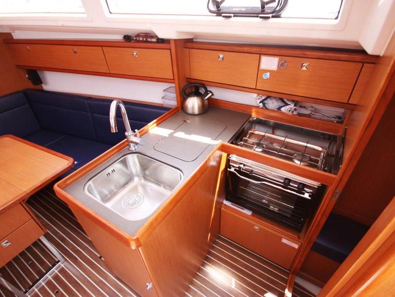 Book yachts online - sailboat - Bavaria 33 Cruiser - Fei Jian - rent