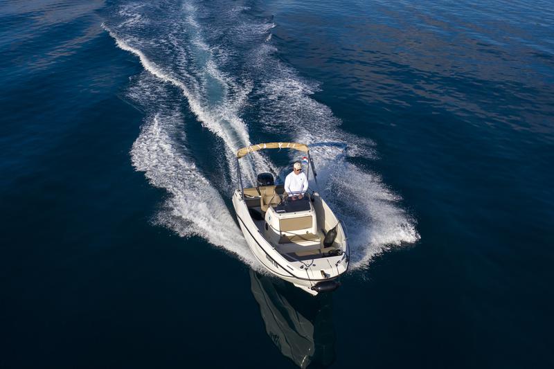 Book yachts online - motorboat - Quicksilver Activ 555 - no name - rent