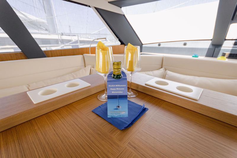 Book yachts online - sailboat - Moody 54 - Adventuro - rent