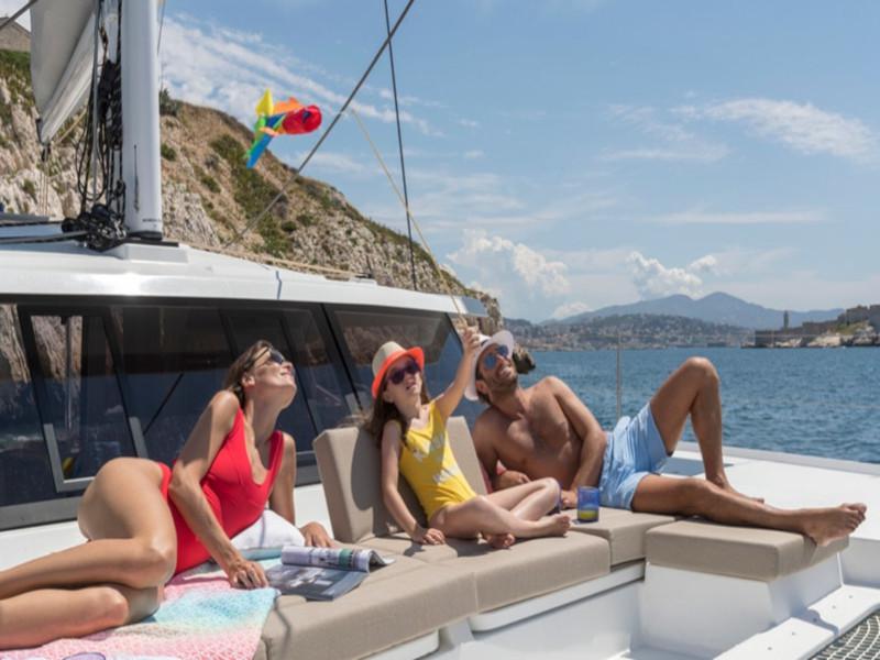 Book yachts online - catamaran - Fountaine Pajot Astréa 42 - Orestes- A/C &amp; Watermaker &amp; Generator- 4+2 Cabins/4 Heads - rent