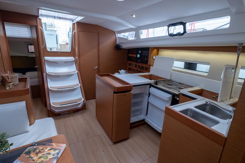 Book yachts online - sailboat - Sun Odyssey 440 - Ioleta - rent