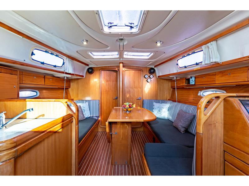 Book yachts online - sailboat - Bavaria 37 Cruiser - Funky - rent
