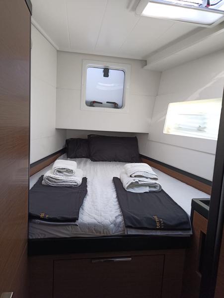 Book yachts online - catamaran - Lagoon 40 - Sol Invictus VIP-equipped - rent