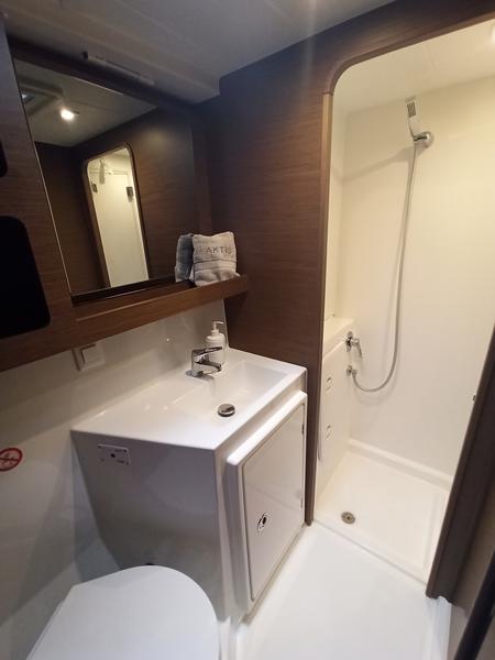 Book yachts online - catamaran - Lagoon 42 - AKTIS (air condition, generator, watermaker) - rent