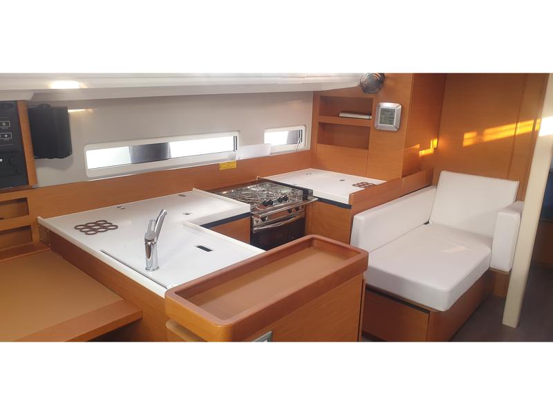 Book yachts online - sailboat - Sun Odyssey 410 Performance - The song is you - rent