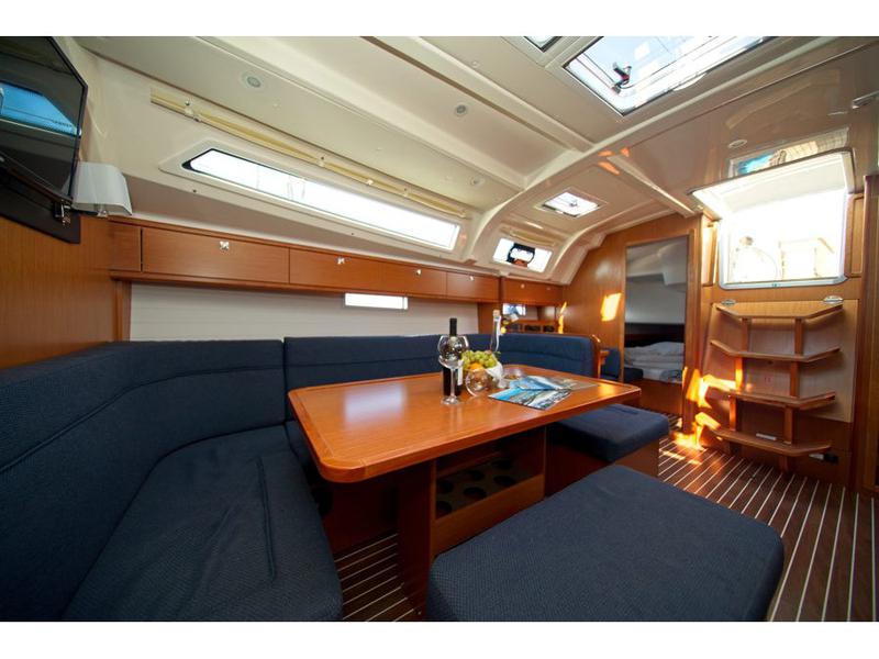 Book yachts online - sailboat - Bavaria Cruiser 41 - MH 70 - rent