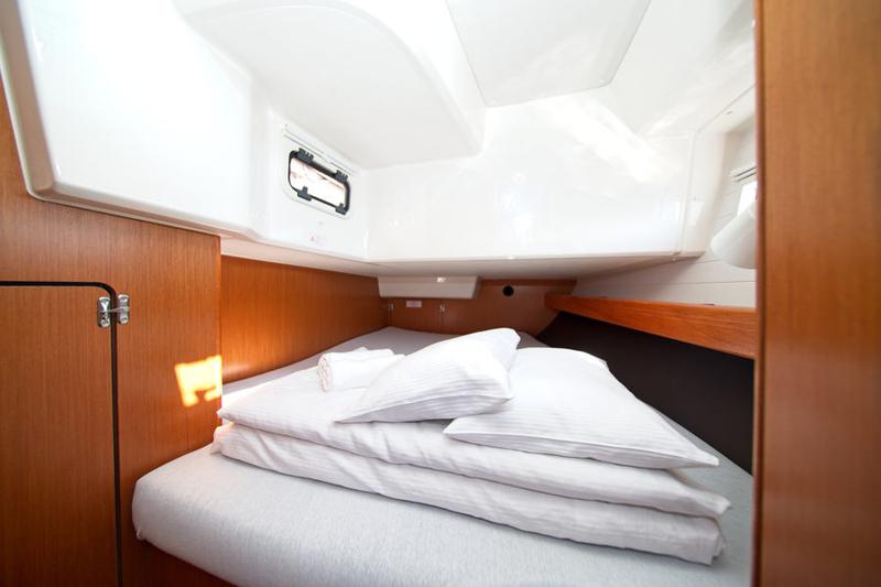 Book yachts online - sailboat - Bavaria Cruiser 41 - MH 62 - rent