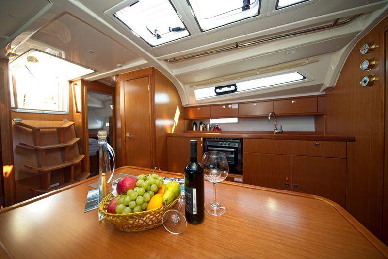 Book yachts online - sailboat - Bavaria Cruiser 41 - MH 71 - rent