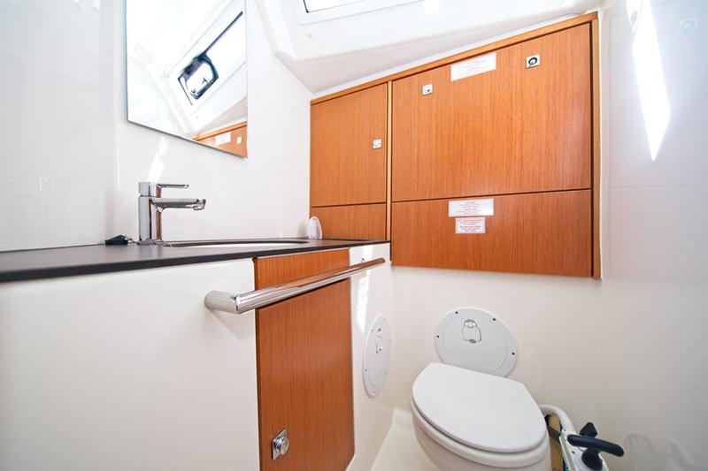 Book yachts online - sailboat - Bavaria 46 CN - MH 49 - rent