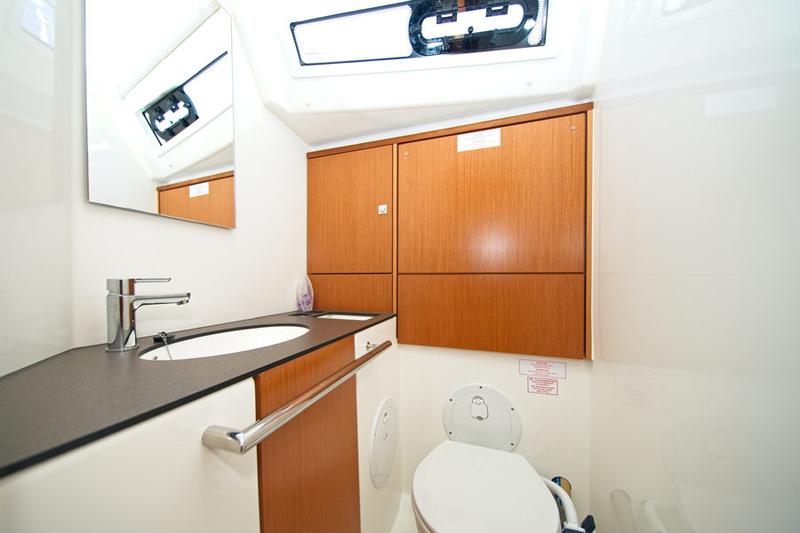 Book yachts online - sailboat - Bavaria 46 CN - MH 82 - rent