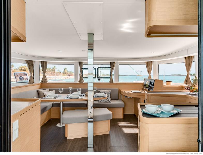 Book yachts online - catamaran - Lagoon 42 - Beatrix - rent