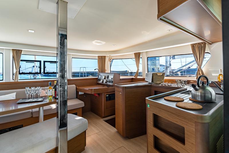 Book yachts online - catamaran - Lagoon 42 - Beatrix - rent