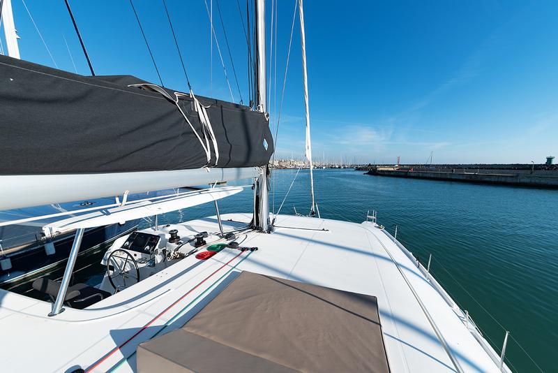 Book yachts online - catamaran - Lagoon 42 - Beatrix - rent