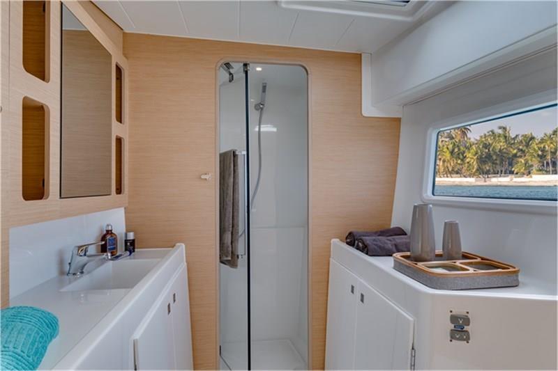 Book yachts online - catamaran - Lagoon 42 - Beatrix - rent