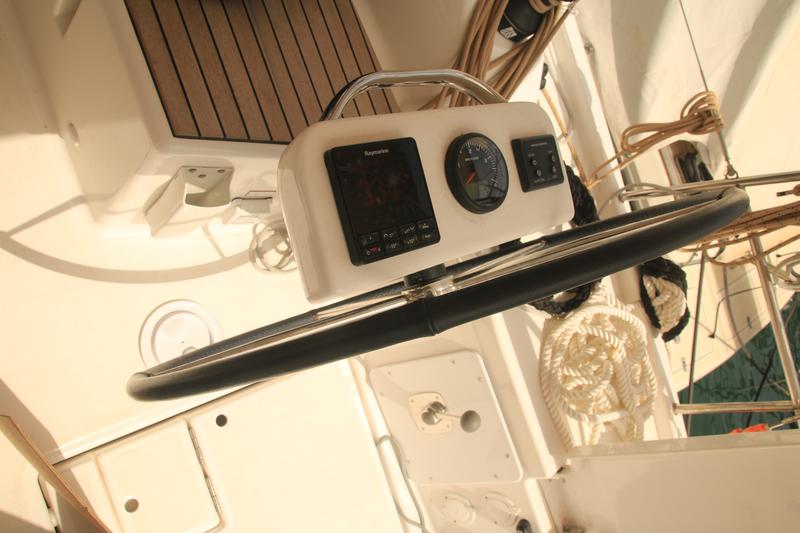 Book yachts online - sailboat - Dufour 390 Grand Large - DILI (vers 50hp+Gas Bbq) - rent