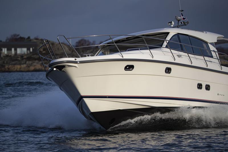 Book yachts online - motorboat - Nimbus 405 Coupe - Unisono - rent