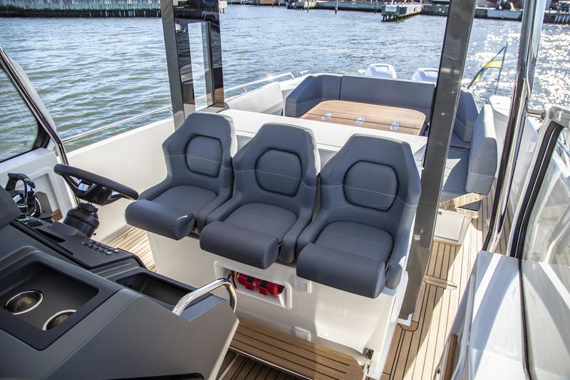 Book yachts online - motorboat - Nimbus Tender T11 - RUDDY - rent
