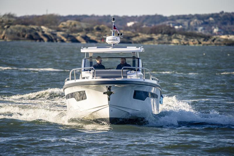 Book yachts online - motorboat - Nimbus Tender T11 - RUDDY - rent