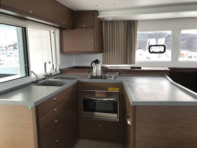 Book yachts online - catamaran - Lagoon 450S - Arome - rent