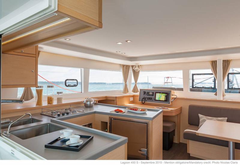 Book yachts online - catamaran - Lagoon 450S - Arome - rent