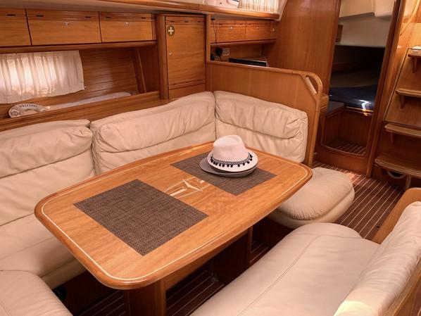 Book yachts online - sailboat - Bavaria 39 Cruiser - Fluid I  - rent